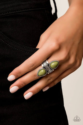 PAPARAZZI NEW AGE LEADER - GREEN RING