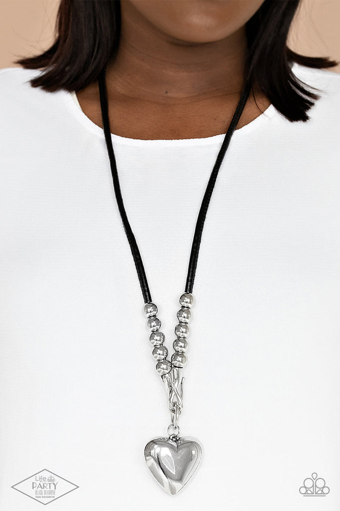 Black heart store necklace paparazzi